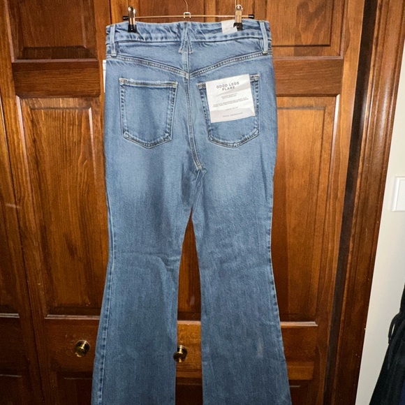 👖 Good American Good Legs Raw Hem Flare Jeans – NWT Size: 10 Tall 👖 - Picture 7 of 11